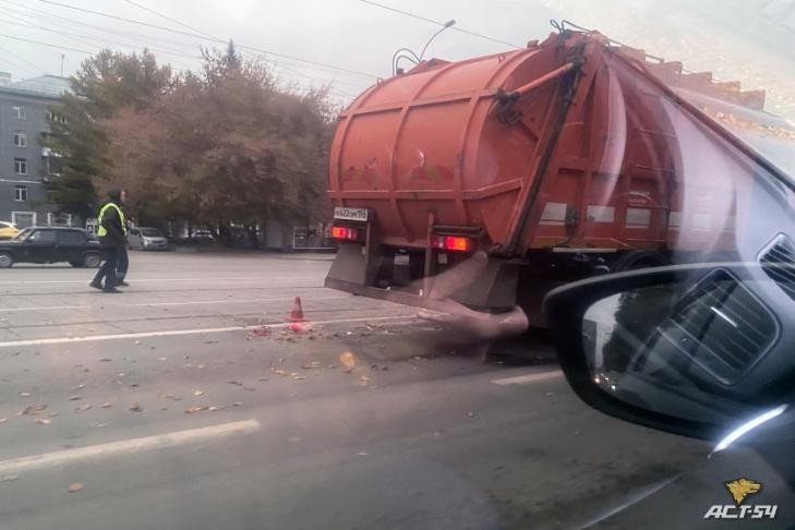 Сбитая мусоровозом пенсионерка скончалась в больнице Новосибирска