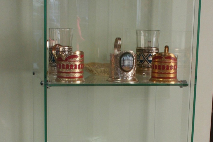 Советские подстаканники за 2 рубля выставили в музее Краснозерского района
