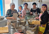 Более 100 упаковок с чак-чаком приготовили для бойцов в Куйбышевском районе