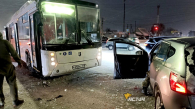 39 автобус влетел в кроссовер в Новосибирске