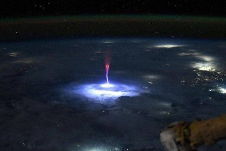 Появление спрайта в небе над США объяснили в Новосибирском планетарии