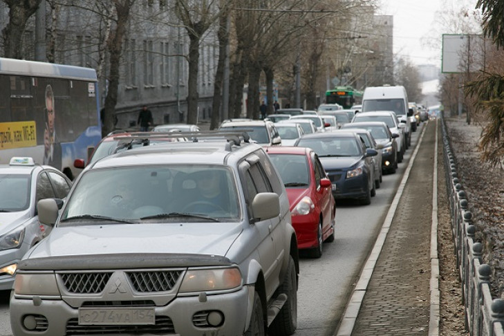 Треть новосибирцев оставляет старые номера при покупке автомобиля 