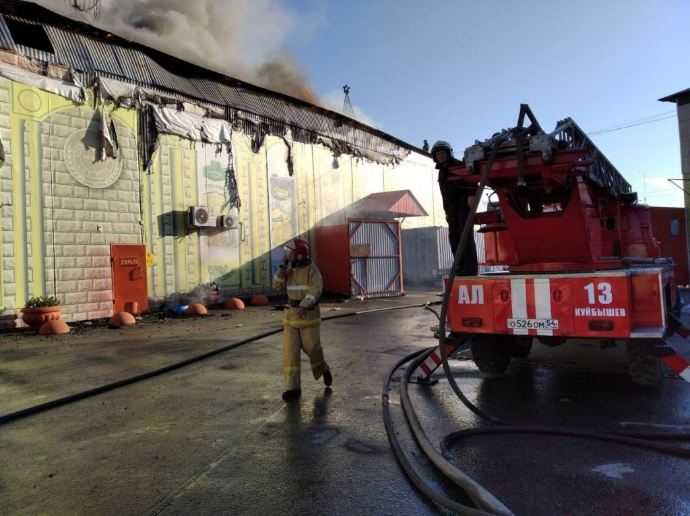 Ликвидирован пожар повышенного ранга сложности на складе в городе Куйбышев
