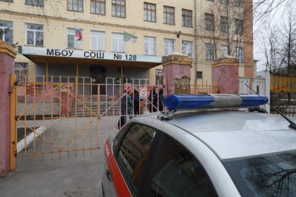 Эвакуировали школы из-за сообщения о бомбе в Новосибирске