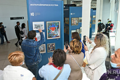 Выставку картин великих мастеров открыли в Толмачево
