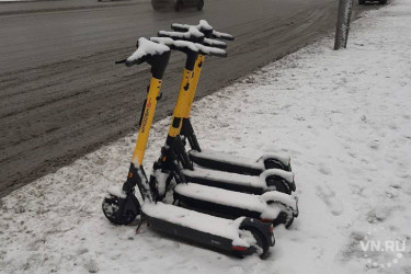 The first electric scooters appeared on the snowy streets of Novosibirsk on April 3