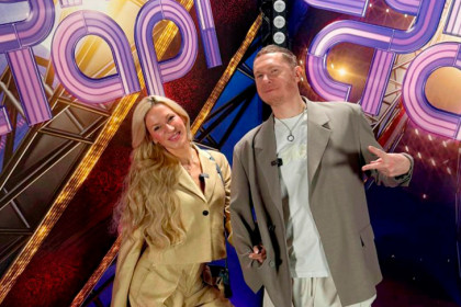 Звезда 90-х Ирина Шведова перепела хит новосибирского дуэта в шоу «Суперстар»