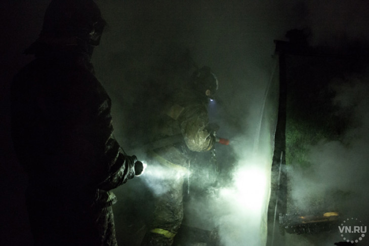 Последствия пожара в гараже с «ГАЗелями» в Бердске
