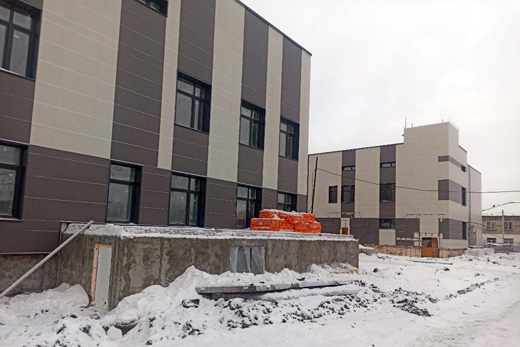 С опережением графика для жителей Каргатского района строится крупнейший в регионе хирургический корпус