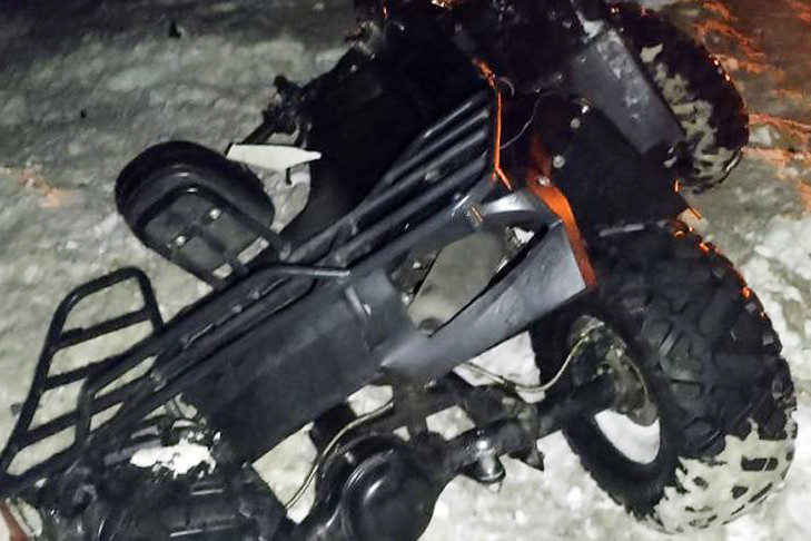Под Новосибирском на трассе водитель квадроцикла разбился насмерть