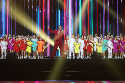 Бердские «кнопочки» спели с Ларисой Долиной