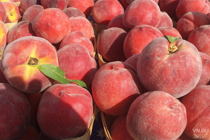 Персиками с плодожоркой пытались накормить новосибирцев