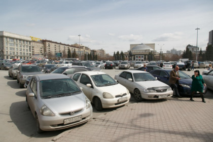 Главная парковка Новосибирска на площади Ленина станет платной со 2 октября