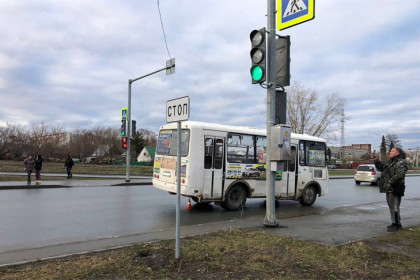 Водитель автобуса сбил женщину с ребенком в Новосибирске
