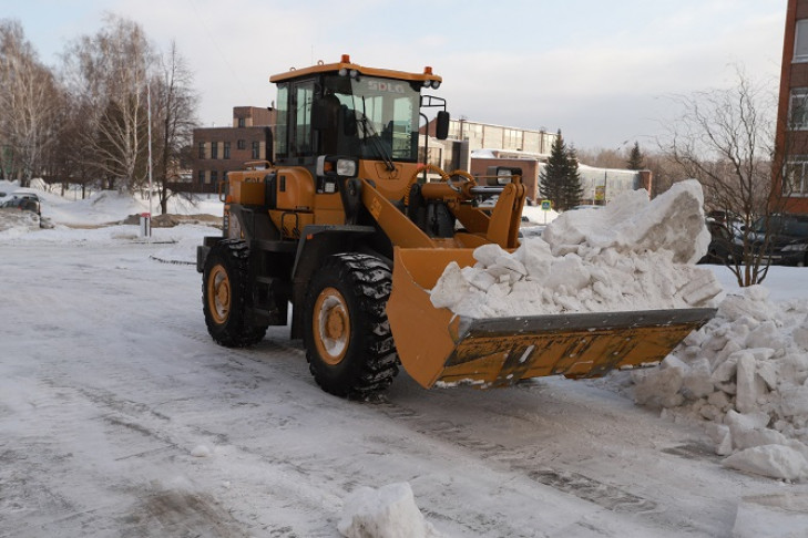 Мэрия не считает критической ситуацию по уборке снега в Новосибирске 