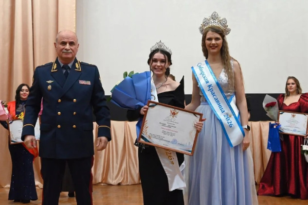Королевой красоты в колониях Новосибирска стала надзиратель женской ИК