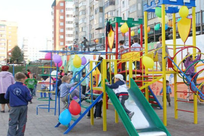 Детский сад заплатит 200 тысяч рублей за упавшего с качели ребенка