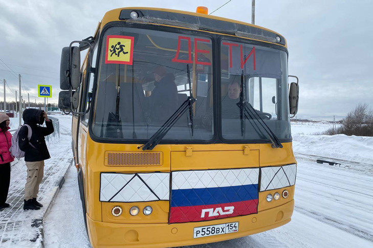 Последствия снегопада устраняют на школьных маршрутах в Новосибирской области