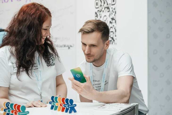 Сбер сделал скромный стенд на CodeFest и собрал миллион на технику для новосибирского лицея