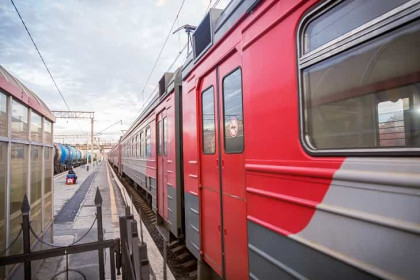 Природная стихия задержала в пути новосибирские электропоезда