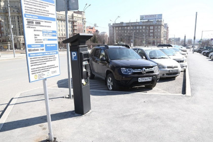 Платные парковки на Красном проспекте заработали в тестовом режиме
