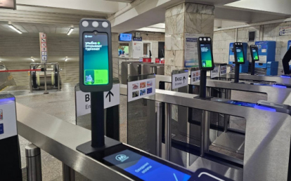 Более 16 тысяч пассажиров воспользовались новым способом оплаты проезда в Новосибирске