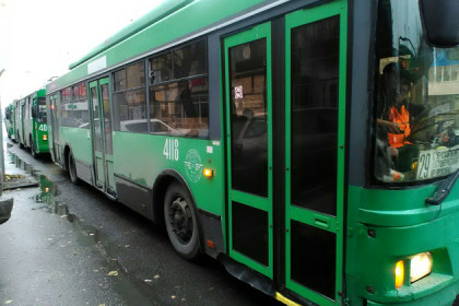 25 троллейбусов создали пробку на проспекте Маркса