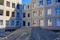 Строительство новой школы в Татарске проинспектировал глава областного минстроя