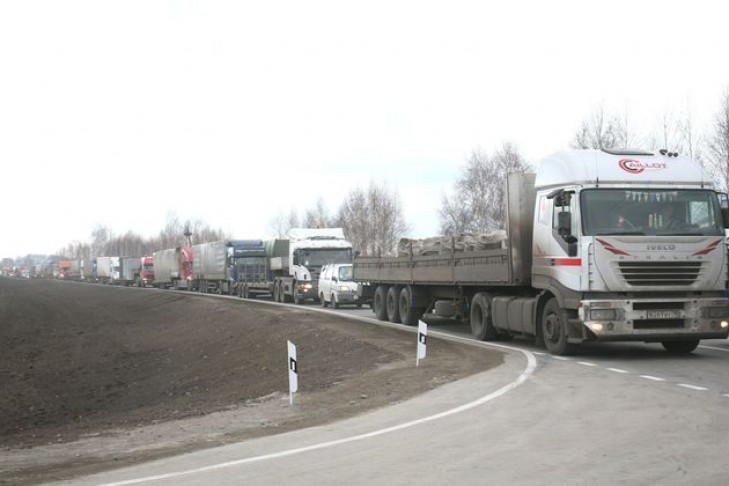 Большегрузному транспорту запретили портить дороги НСО