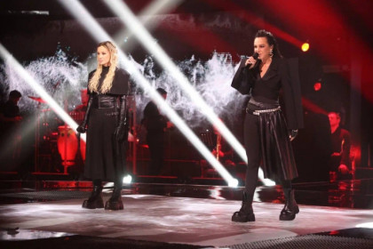 Анна Асти спела на «Голосе» вместе с вокалисткой из Новосибирска