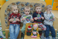 Круглоозерские малыши поздравили Елочку с днем рождения