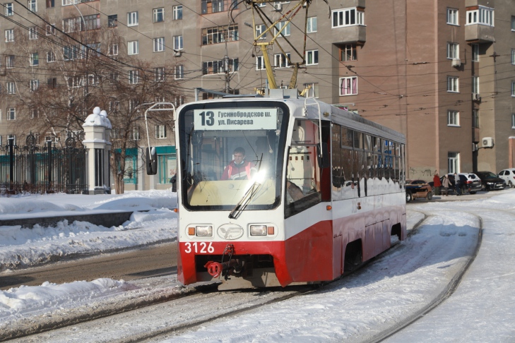 Трамваю №13 до 1 сентября перекрыли путь на Серебренниковской в Новосибирске