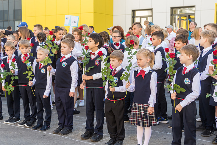 День знаний-2025: лучшие поздравления, открытки и стихи для учителей, школьников и родителей