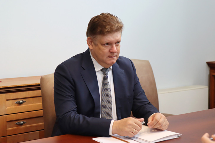 Анатолий Серышев посетил ПАО «Сатурн» в Омске