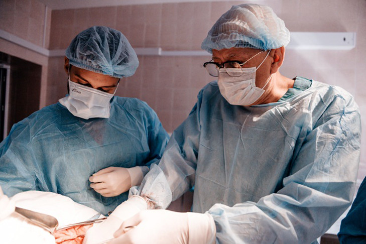 15 огромных камней достали из живота жителя Новосибирска с необычной анатомией