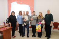 Две сестры и братик, жители Убинского округа, отметили свой праздник