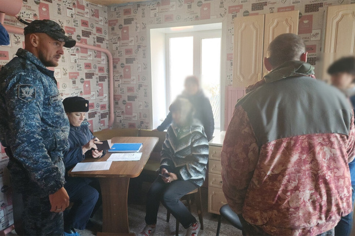 Приставы выселили бывшего супруга из частного дома в Новосибирской области