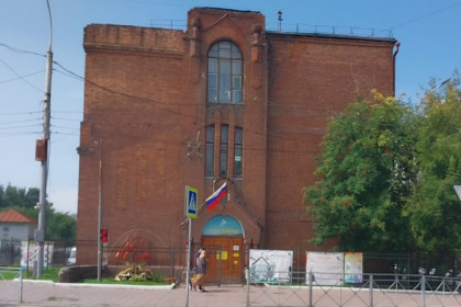 Стены школы Крячкова признали аварийными в Новосибирске