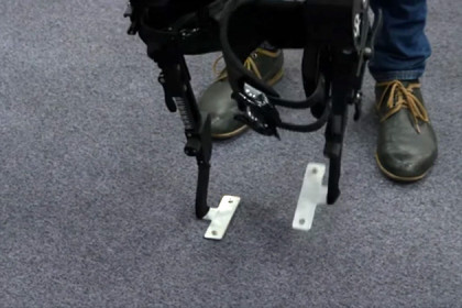 Экзоскелет для ходьбы людей с парализованными ногами появился в медтехнопарке