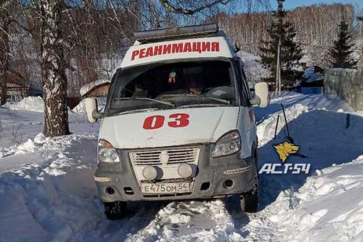 Две скорых помощи застряли на вызове в Новосибирске