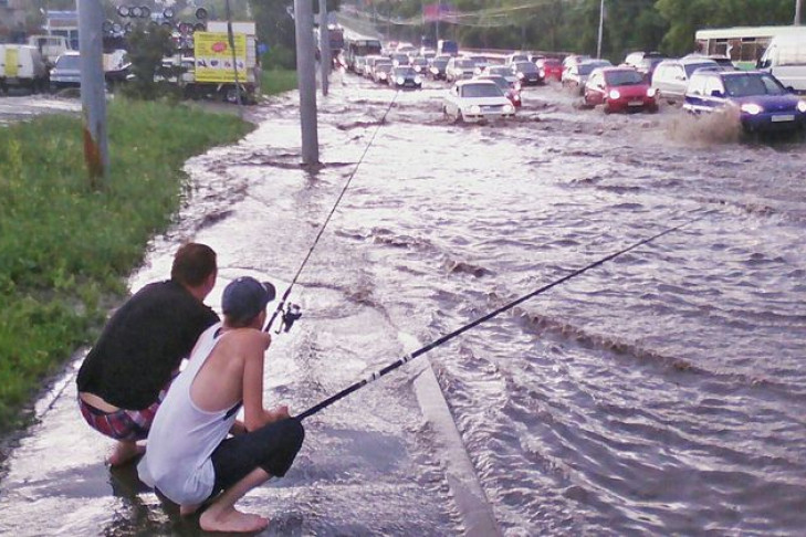 Очередной разгул стихии затопил новосибирские дороги