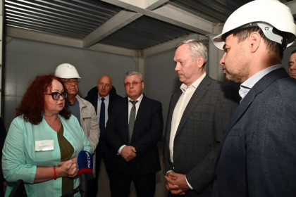 Андрей Травников проконтролировал ход строительства объектов здравоохранения