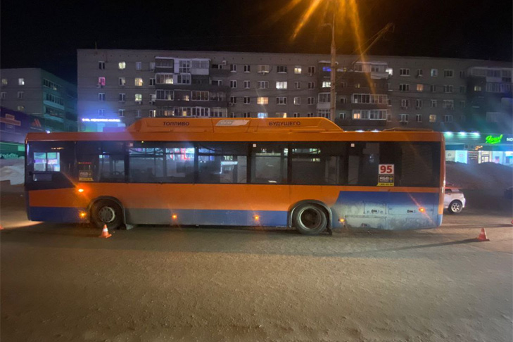 Троллейбус и автобус с 40 пассажирами столкнулись в Новосибирске