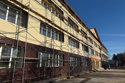 Капремонт школы в Верх-Ирмени проконтролировал губернатор Андрей Травников