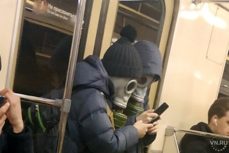 Россиянин сделал предложение руки и сердца в метро и попал в изолятор