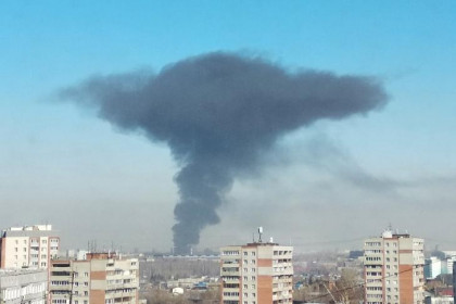 Облако дыма в виде черного гриба поднялось над правым берегом Новосибирска