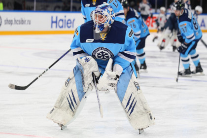 ХК «Сибирь» проиграл лидеру КХЛ в трудовом матче