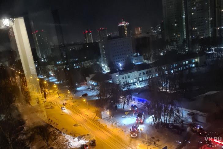 МРТ-центр пришлось экстренно тушить пожарным в Новосибирске 