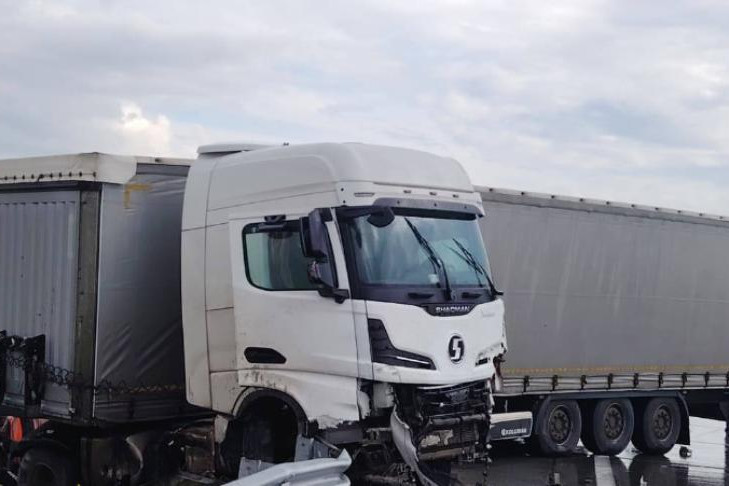 Фура насмерть сбила дорожных рабочих в Конечевском районе