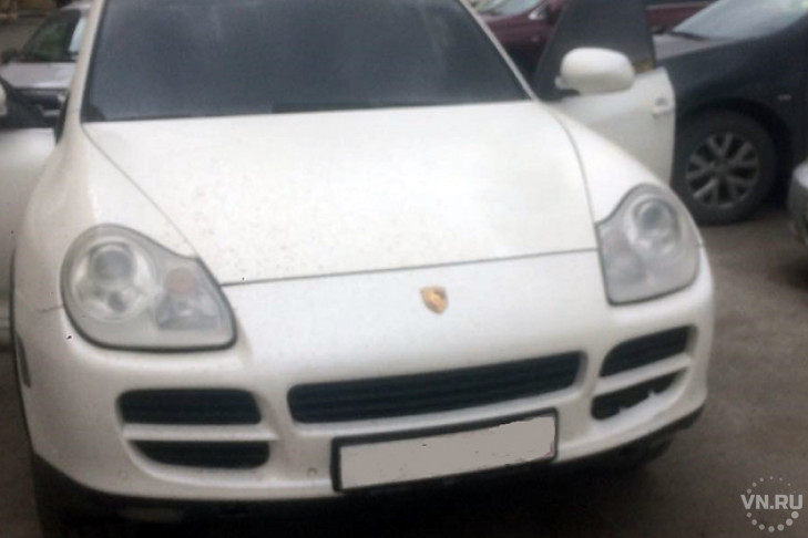 Вооруженный рецидивист ездил на Porsche Cayenne по Новосибирску